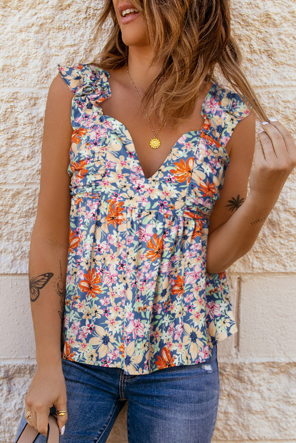 Step out in style in this fierce multicoloured floral tank. This piece features a sweetheart neckline, ruffled straps, and an of-the-moment peplum waistline that will make you stand out from the crowd.